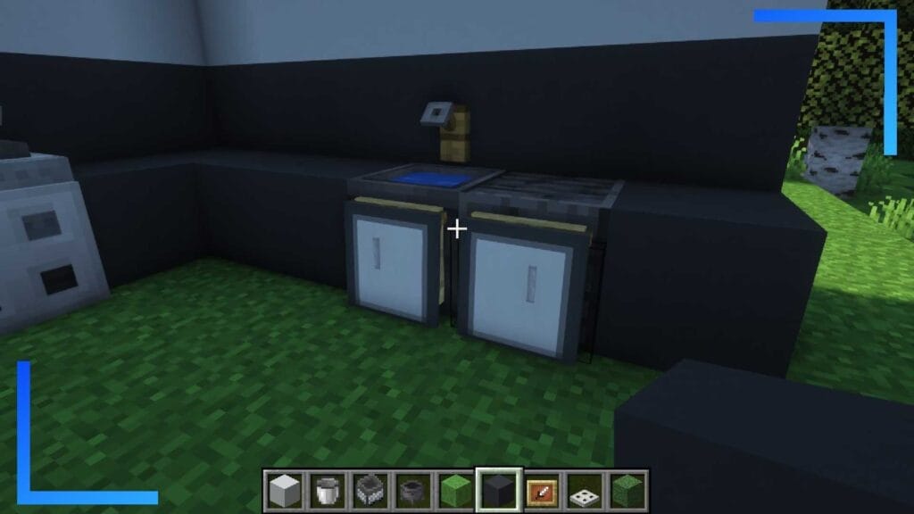 Screenshot showing the finished sink build in Minecraft.