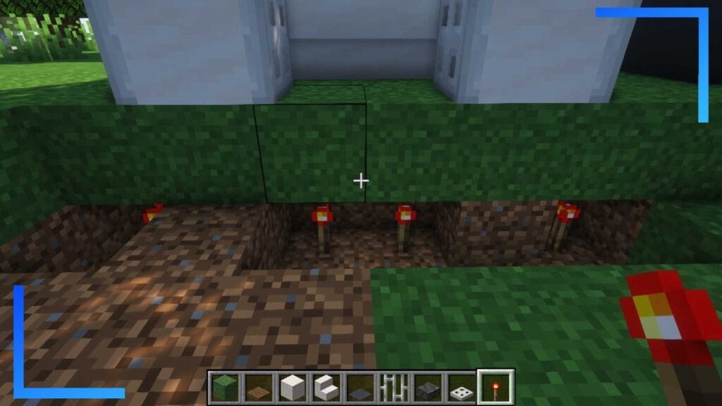 Screenshot to show where the redstone torches go.