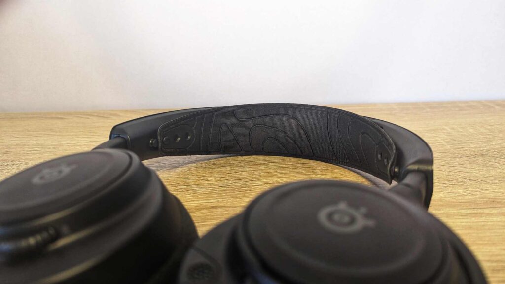 Close up photo of the main headband seen on the SteelSeries Arctis Nova 7 Wireless.