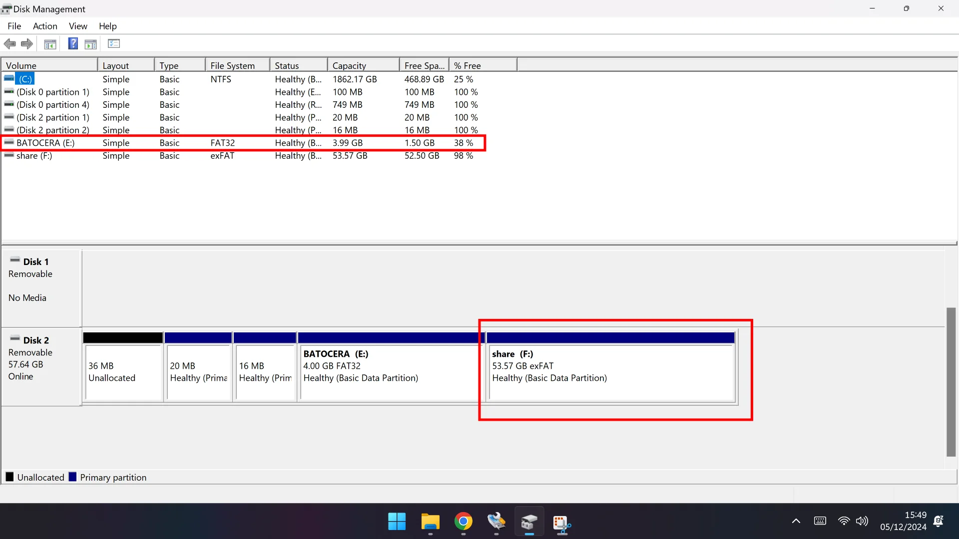 Screenshot of the Disk Management tool in Windows with two red boxes to highlight the areas the article discusses.