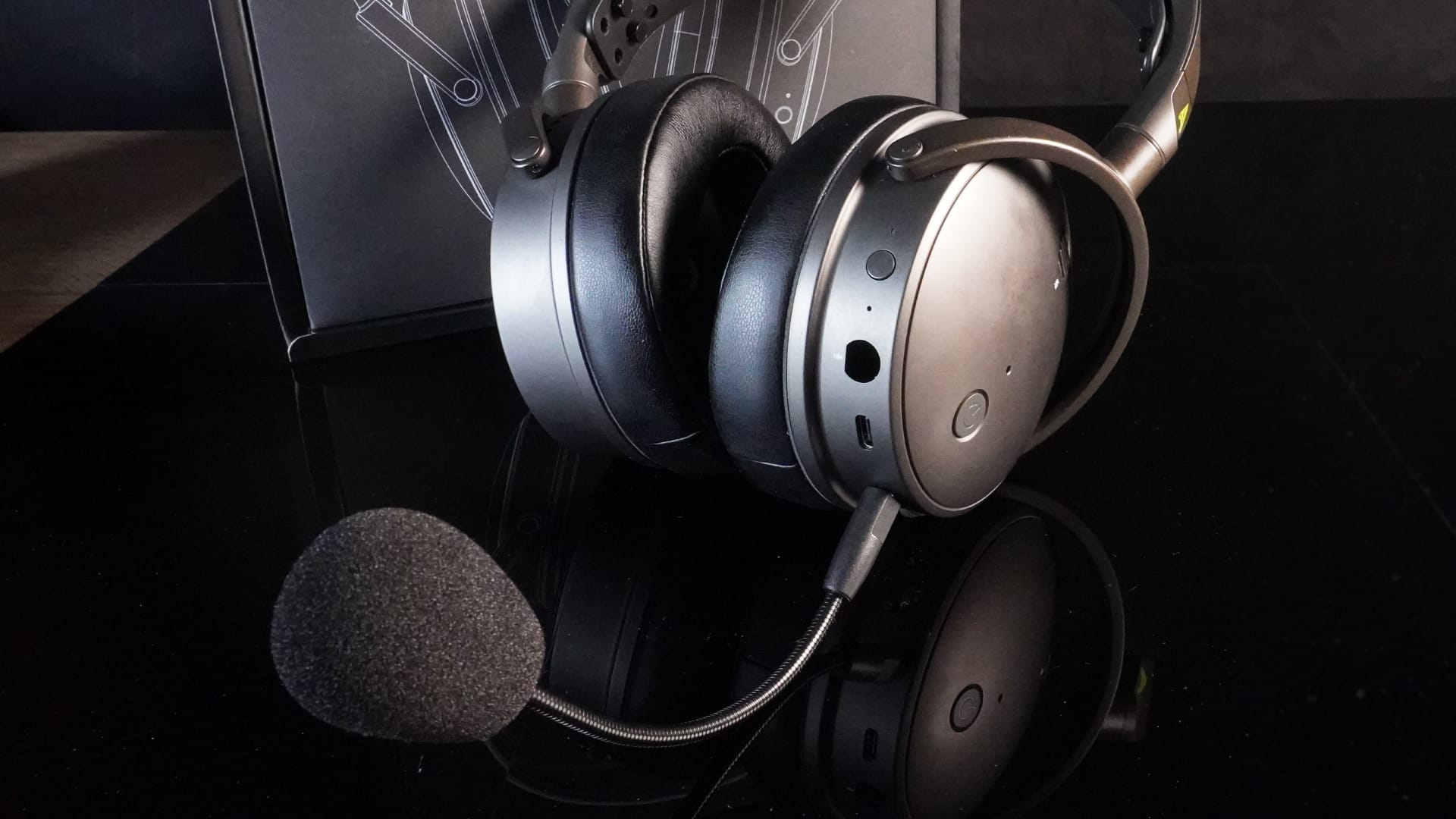 Close-up photo of the Maxwell headset showing the detachable boom mic.