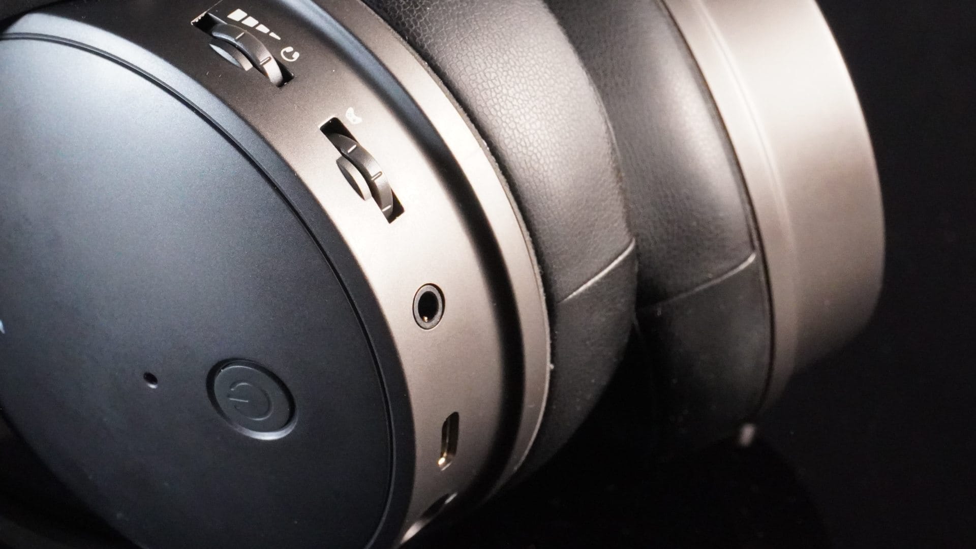 Close-up photo of the Audeze Maxwell showin the two dials and 3.5mm headphone jack.